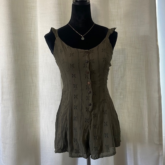 Haute Monde Other - Small olive green romper